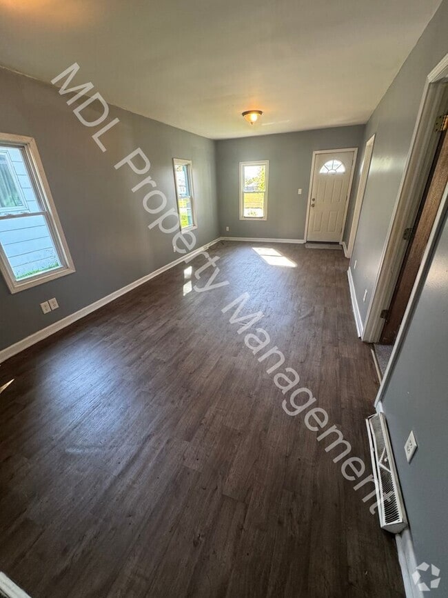 Building Photo - 2 Bed 1 Bath Saginaw Home w/ Garage