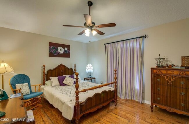 Photo - 453 Island View Cir