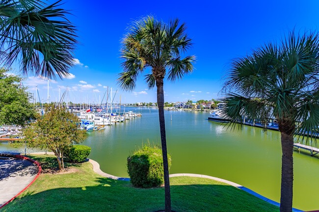 Building Photo - 1302 Marina Bay Dr Unit 101A