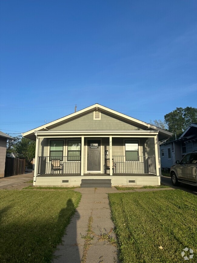 Building Photo - 2111 35th St Rental