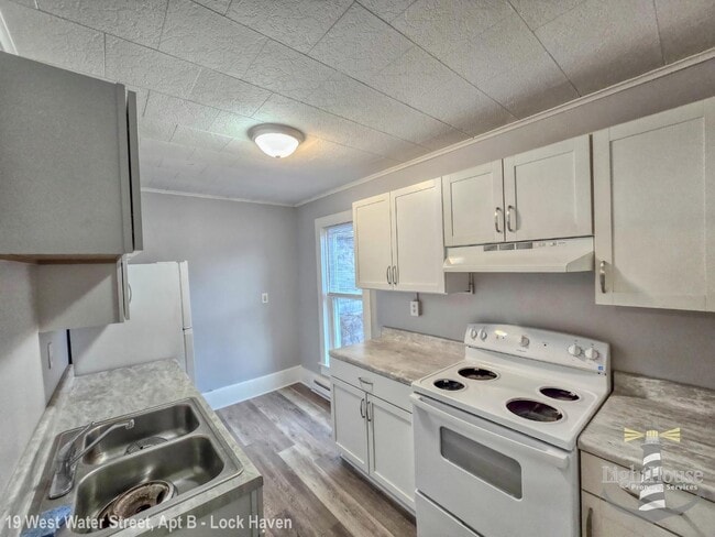 Photo - 19 E Water St