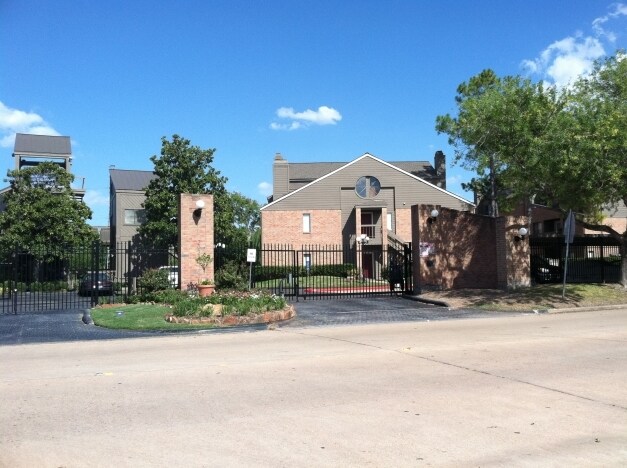 Photo - Reflections on the Lake Apartments