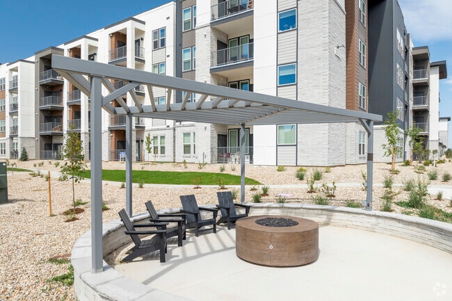 Crowne at 2534 Apartments