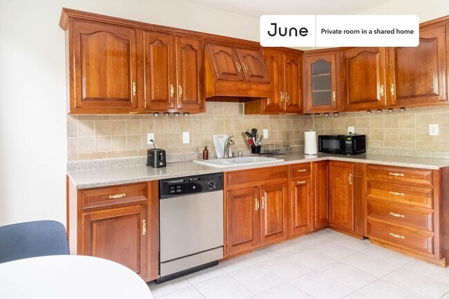 Photo - Room in Shared 3 bed/1 bath home Unit B