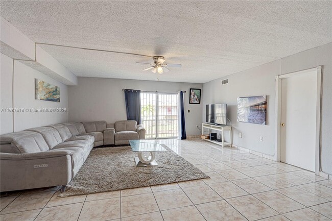 Photo - 301 NW 177th St Unidad 214