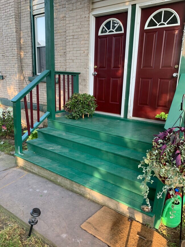 Side porch - 363 Groves Ct Unidad 1