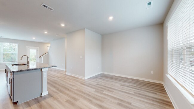 Photo - 1736 Frodo Wy