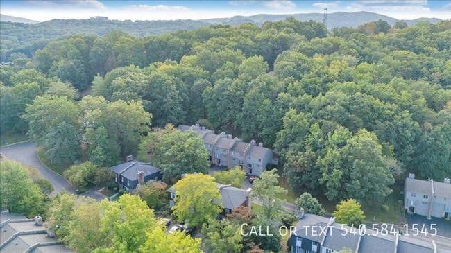 Photo - 3331 Stonehenge Square