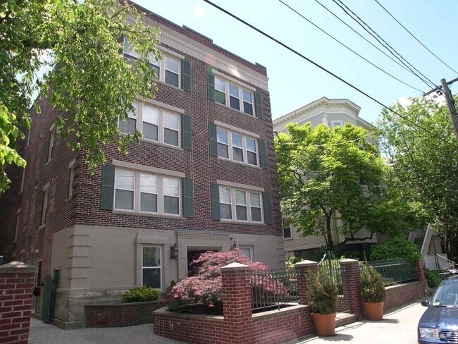 Building Photo - 30 Upland Rd Unit 7 Rental