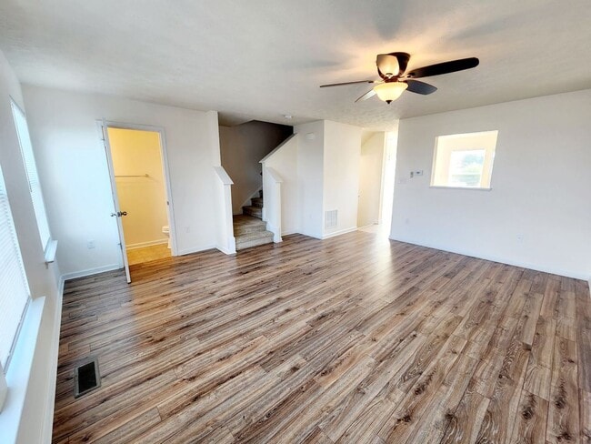 Photo - 3 bed/2.5 bath Townhouse in Westover - Ava...