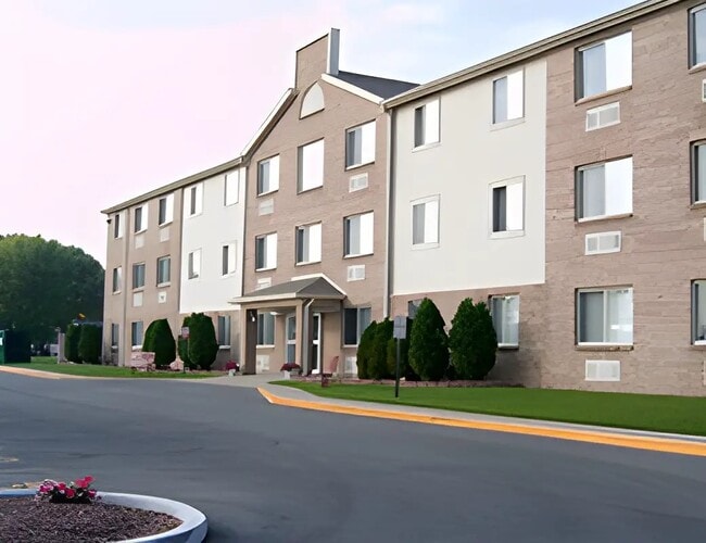Building Photo - 5910 Hessen Cassel Rd Rental