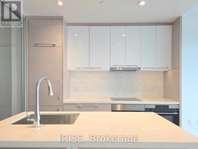 Photo - 488 University Ave Unité 3709