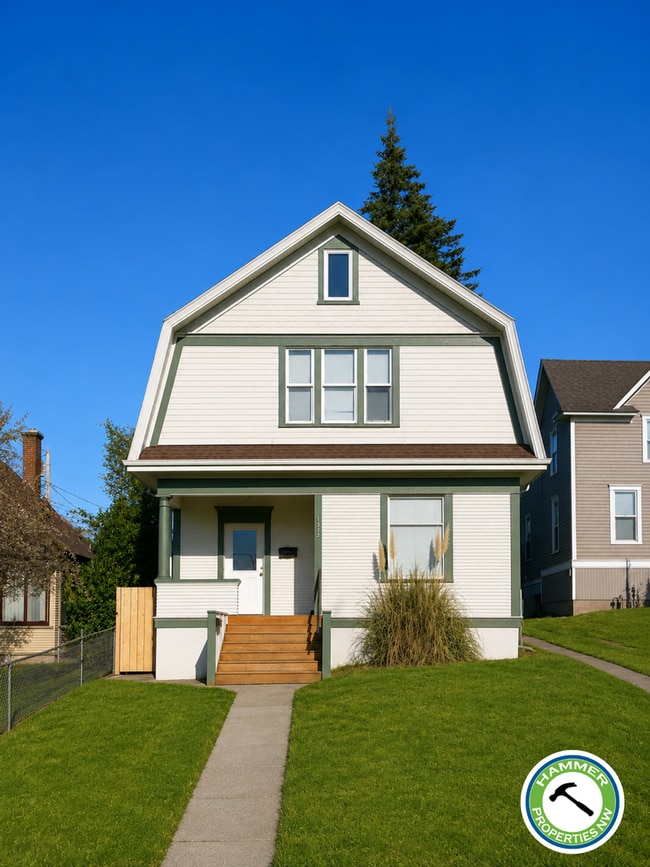 Building Photo - SUMMER SPECIAL* on a Spacious 5+ bdrm/2 bath in York Neighborhood