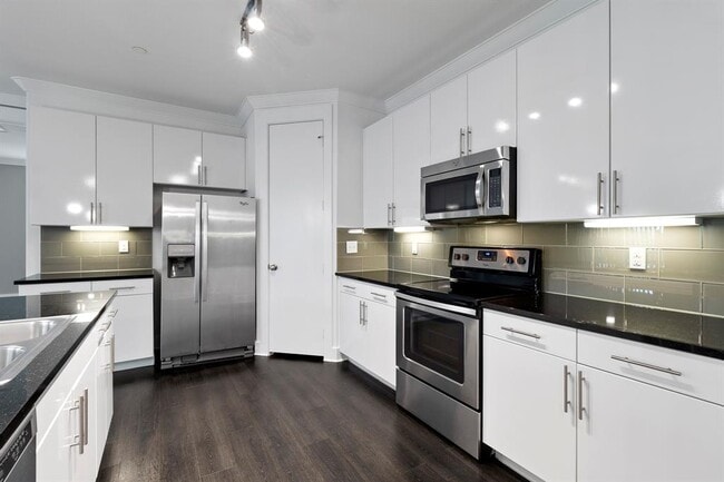 Photo - 3300 Towers Blvd Unit 958