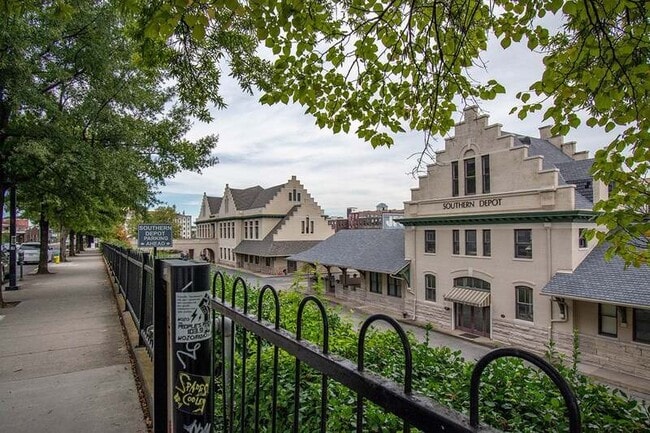 Photo - 333 W Depot Ave