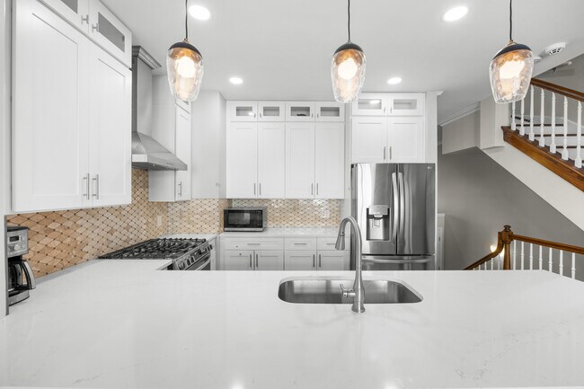 Photo - 5230 S University Ave