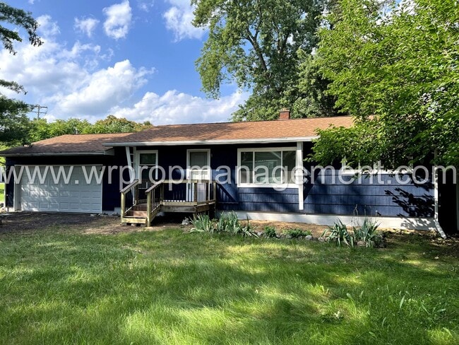 Building Photo - 3 Bed 1 Bath Home in Lambertville Availabl...