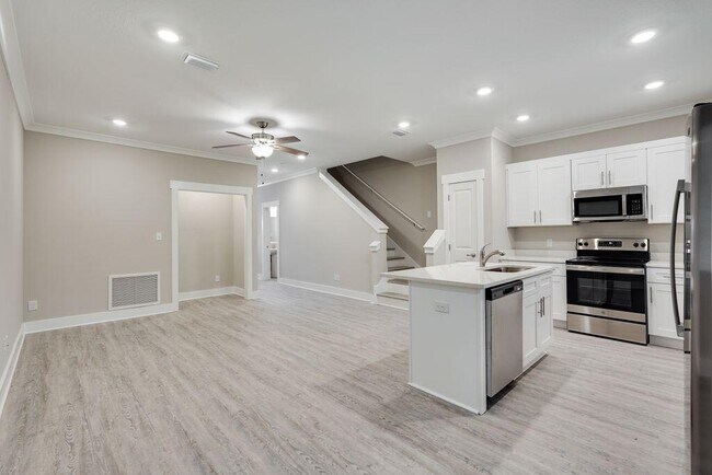 90 Date Palm Ln