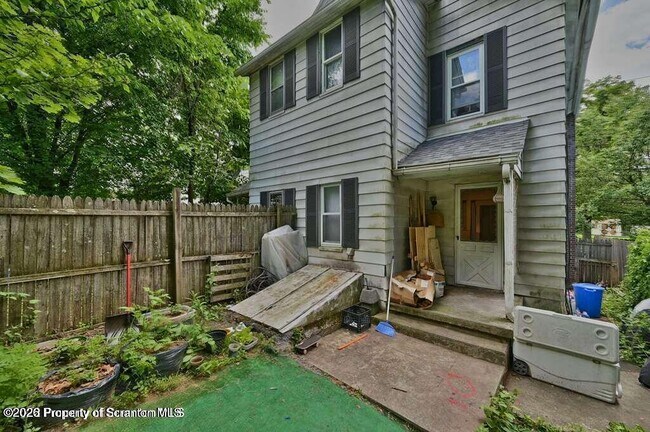 Photo - 819 Delaware St
