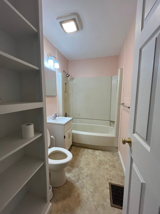 Photo - 2220 Roselawn Ave