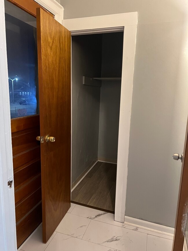 Photo - 375 Military Rd Unidad 2