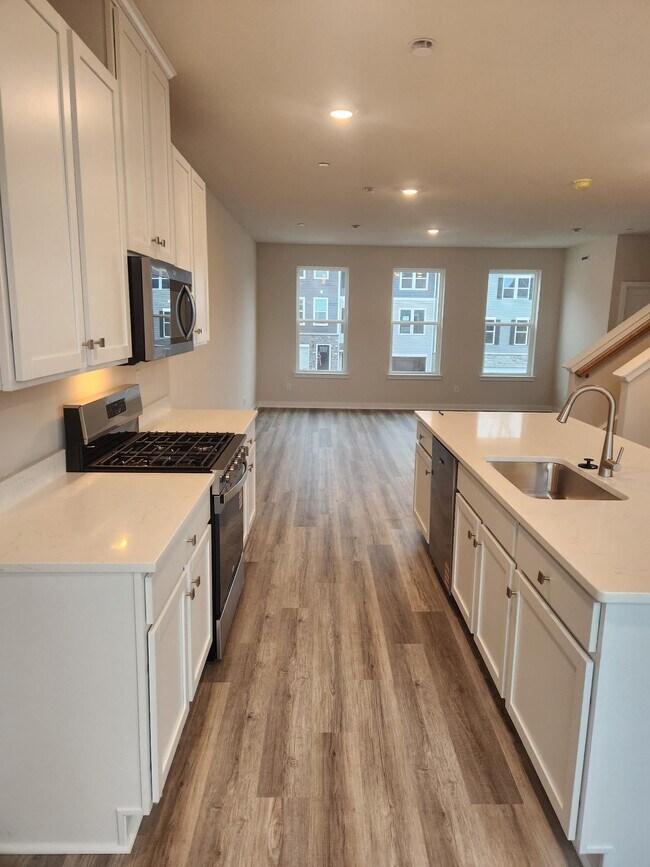 Photo - 693 Olivia St