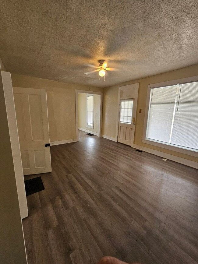 Photo - 204/206/208 N Fort Wayne St Unit 204 N Fort Wayne St