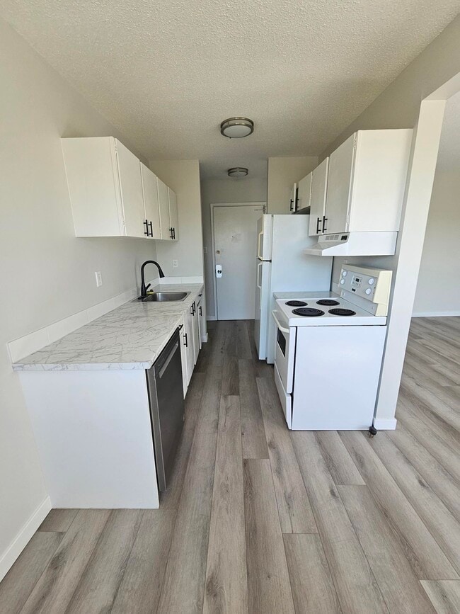 Building Photo - 16315 96A Av NW