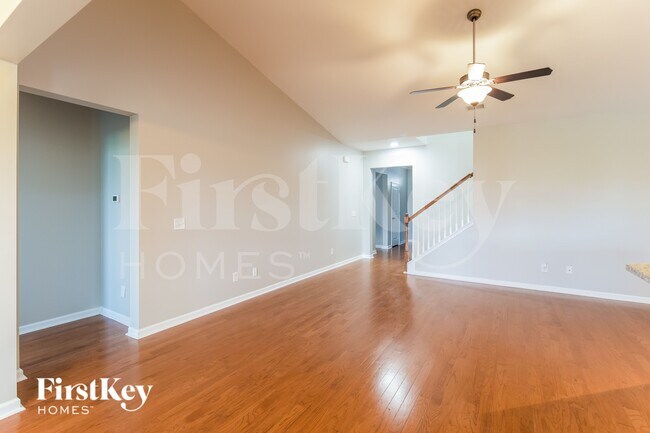 647 Redbud Ln