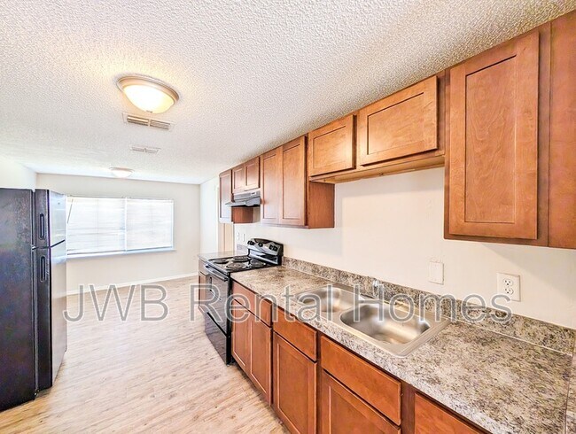 Photo - 1612 Alfen St