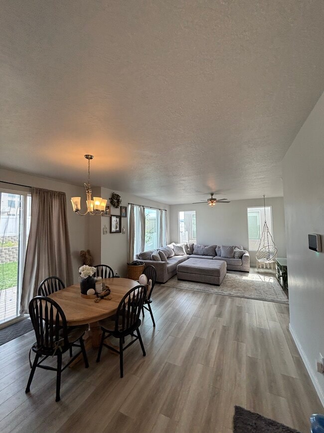 Photo - 489 W Andesite Ln