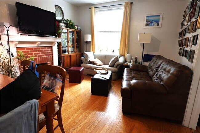 Photo - 5915 Alder St