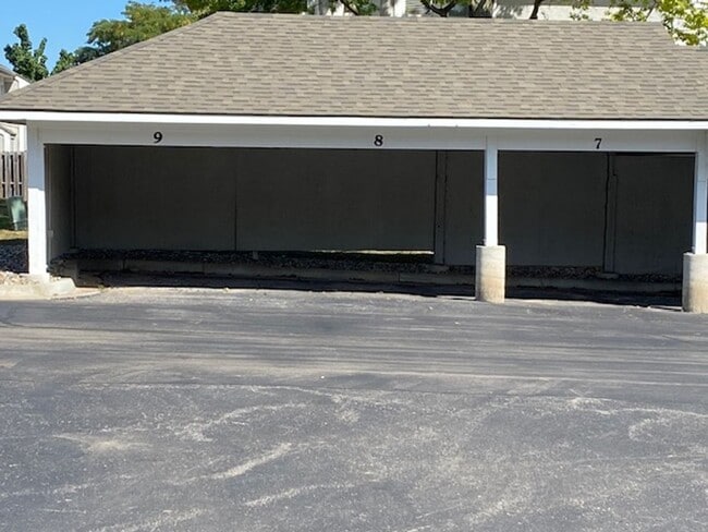Photo - Shawnee Condo all redone close to Shops an...