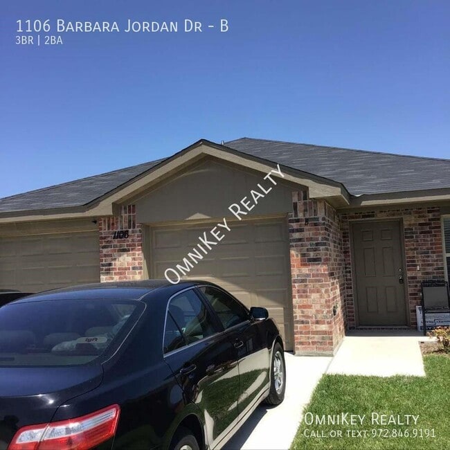 Building Photo - 1106 Barbara Jordan St Unit B