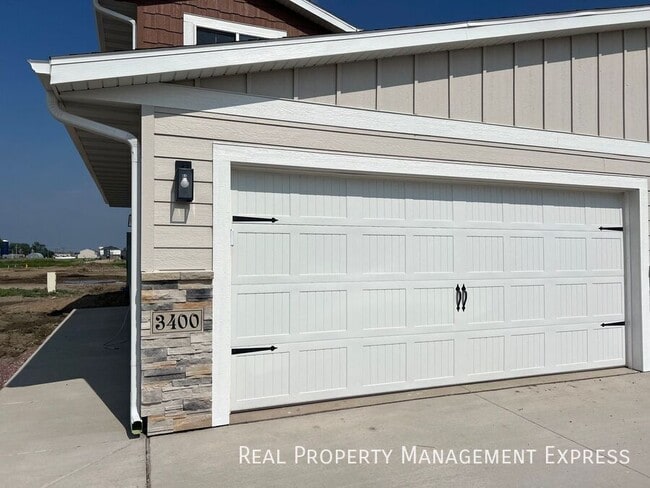 Photo - Modern 3 Bedroom 2.5 Bathroom Townhome