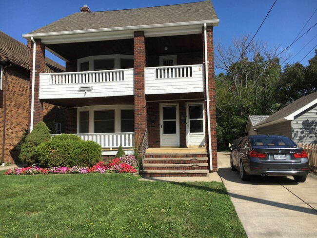Lakewood West End top 2 floors of double -huge 3 or 4 bedrooms - 17910 Crest Ln Unit 17912
