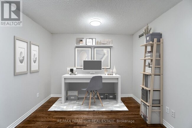 Photo - 270 Wellington St W Unit 213