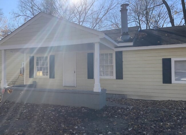 Building Photo - SECTION 8 APPROVED - Now Available for Lease – 3 Bed / 1 Bath Home