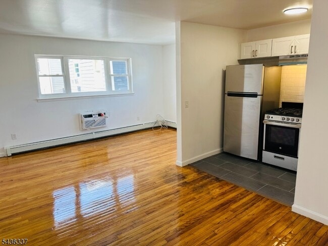Photo - 162 Spring St Unit 4