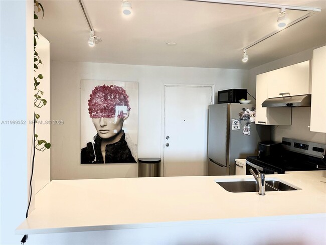 Photo - 1020 Meridian Ave Unidad 806