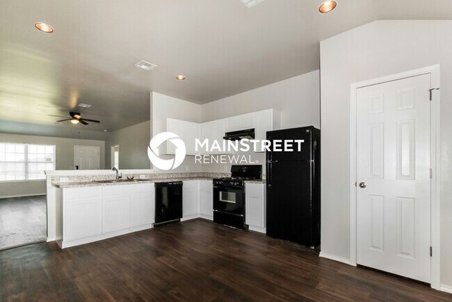 Photo - 4 Bedroom Pet-Friendly Home in Mustang, OK with Main Street Renewal