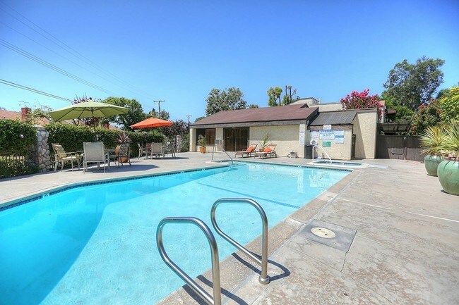 Piscina - McFadden Village Apartments