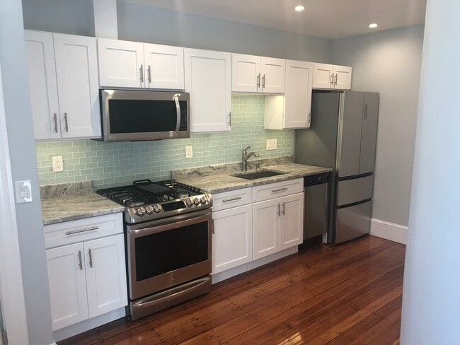 Building Photo - 15 Monmouth St Unit 1