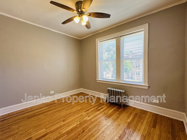 Photo - 644 N Mayfield Ave Unit 2