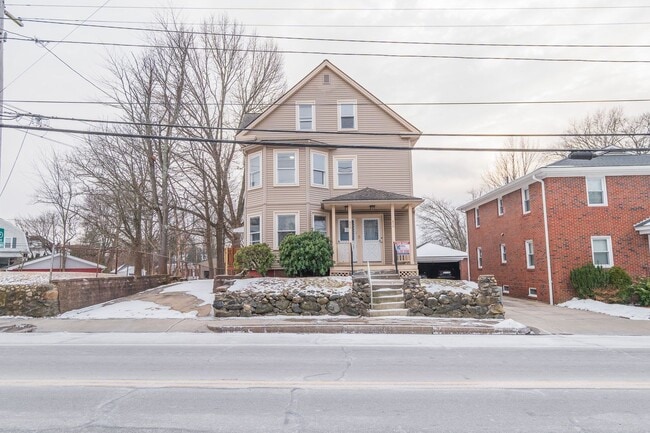 Building Photo - 848 Smith St Unit 3