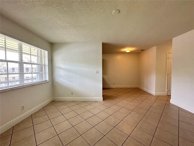 Photo - 2900 NE 17th Ave Unit 211