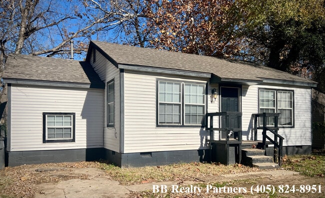 Building Photo - 6721 E 5th St