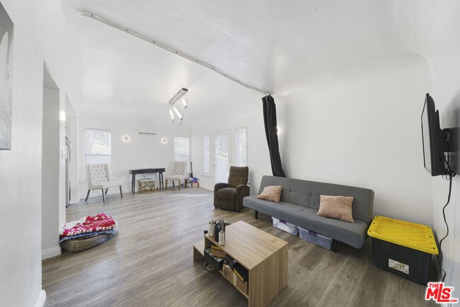 422 N Reno St