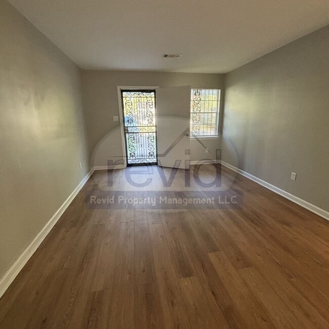Photo - Recently Renovated 3Bed/1.5Bath Available ...
