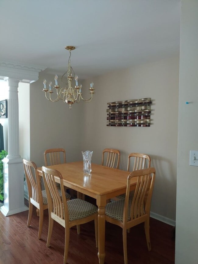Photo - 2 Bedroom Condo for Rent near Cumberland Blue Line!